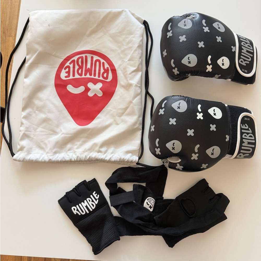 RUMBLE Boxing Gloves Set - Black and White